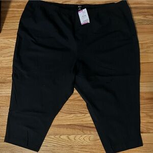 NWT ellos Black Capri Bermuda Shorts